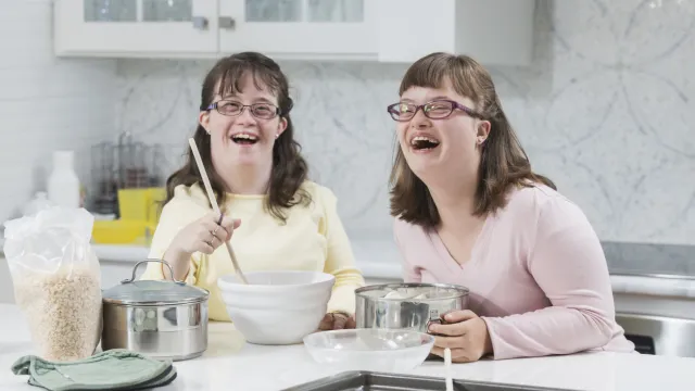 sisters baking