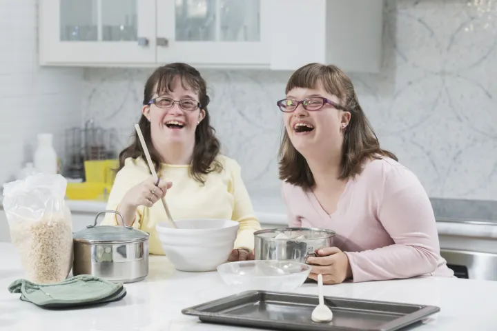 sisters baking